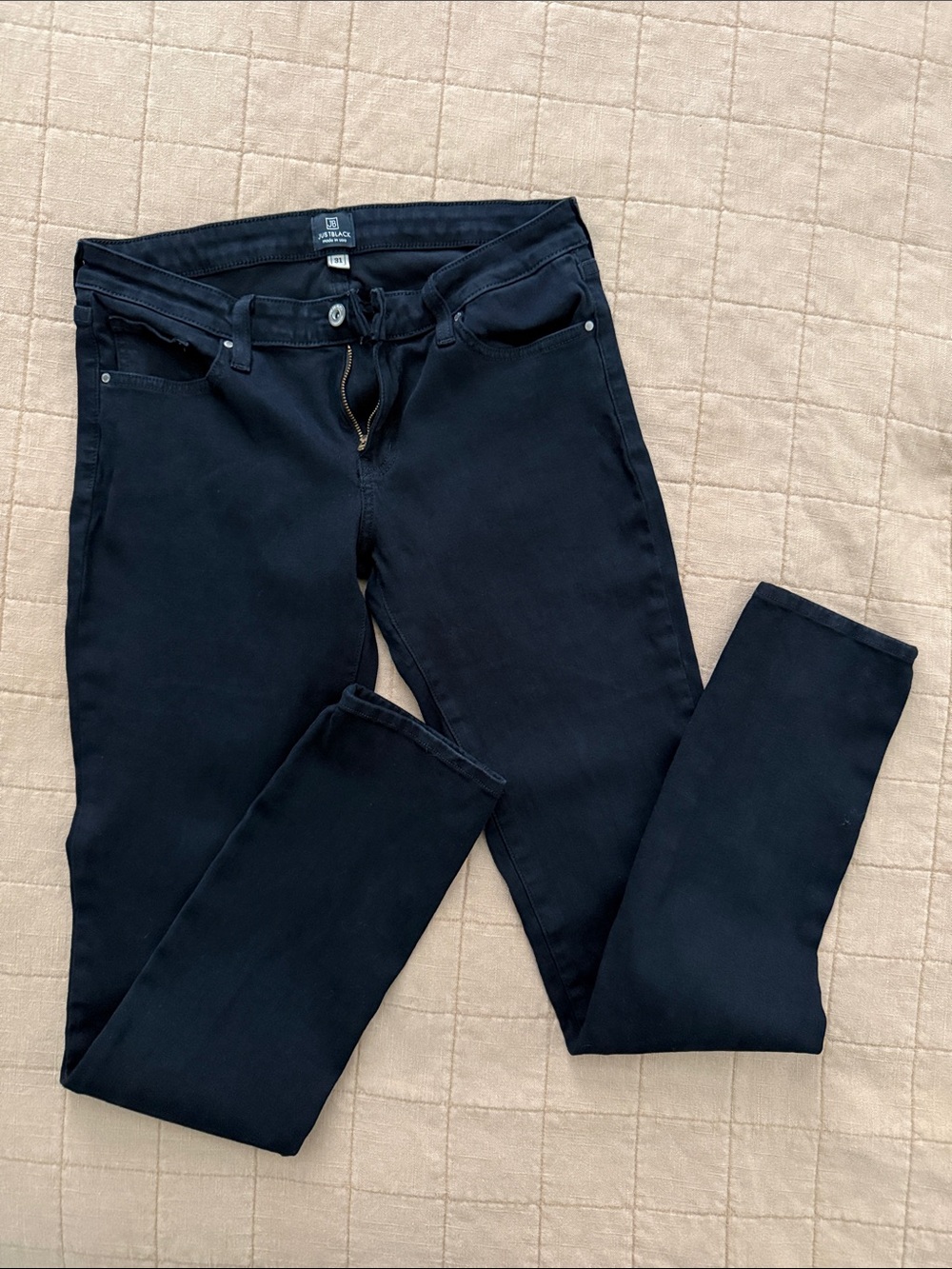 Just Black Women's Skinny Jeans in Black